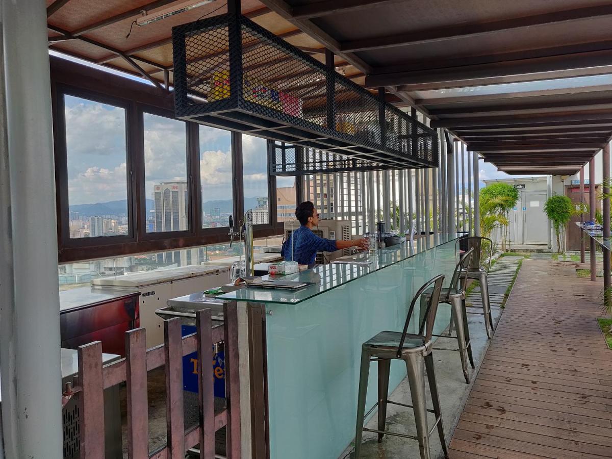 Starsbed Klcc Skyview Roof Pool Hostel Куала-Лумпур Экстерьер фото