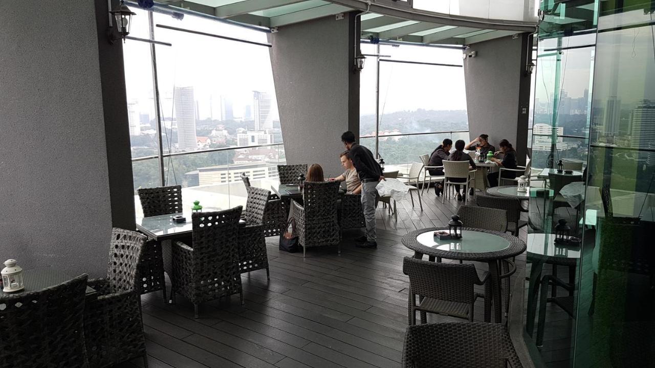 Starsbed Klcc Skyview Roof Pool Hostel Куала-Лумпур Экстерьер фото